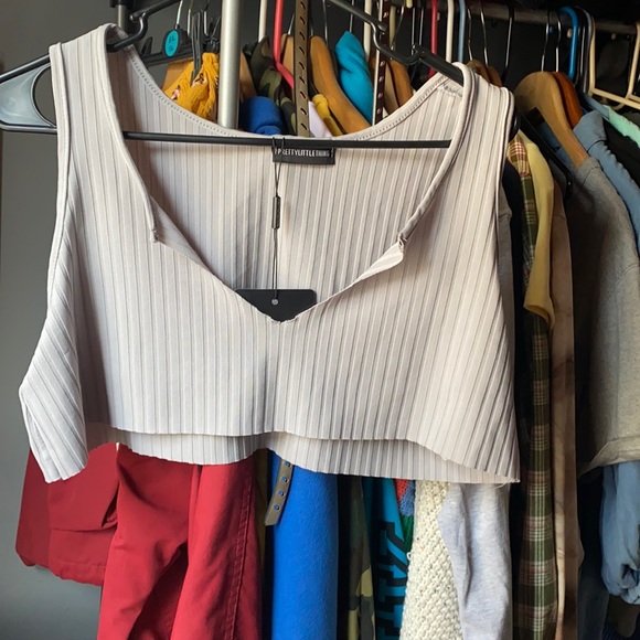 PrettyLittleThing Tops - V neck cut grey crop top